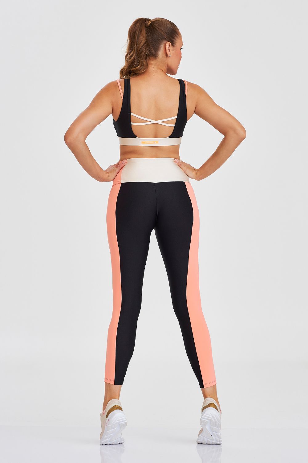 Top Atlanta Neckline - Black detail view